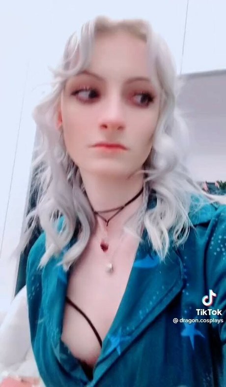 Dragon Cosplays セクシーなスター 画像