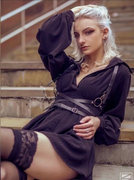 Dragon Cosplays 可愛い女優 写真