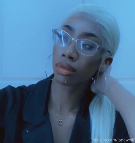 ソロオンリーファンズ ポルノグラフィック 画像