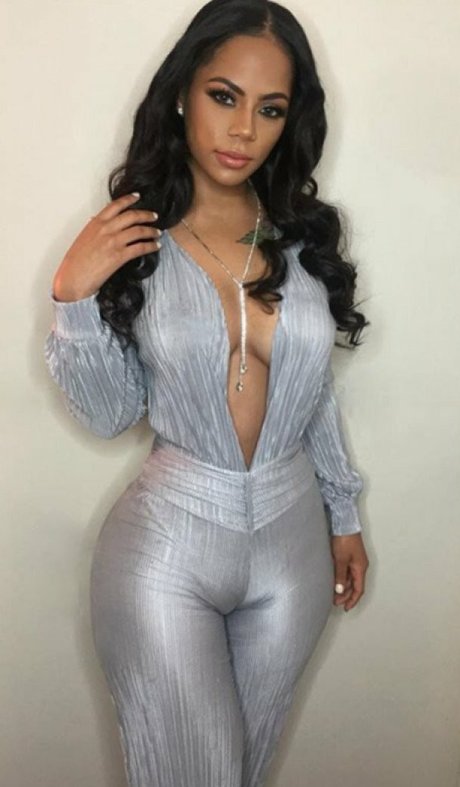 パンティー オンリーファンズ 無料 画像