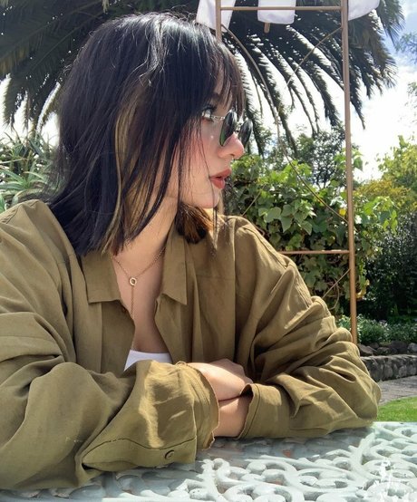 女装オンリーファン セクシーヌード 写真