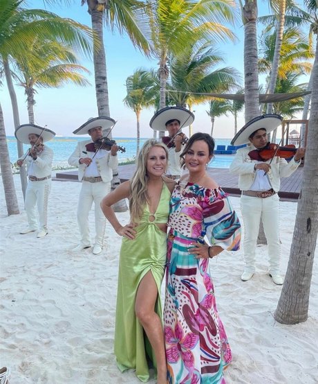 Lacey Chester かわいいスター 写真