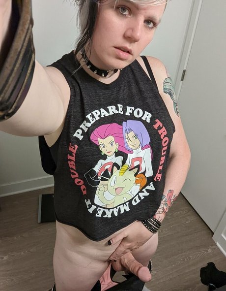 Demongirlcock 裸の女優 画像