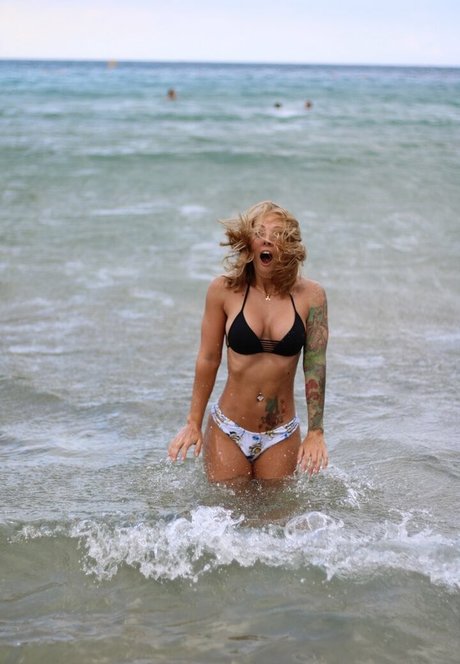 大学生カップルのオンリーファンズ 美しいポルノ 画像