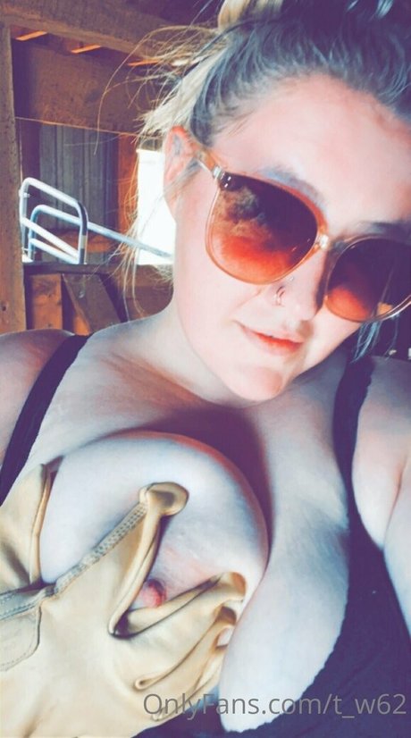 t w62 エロティックなモデル 画像