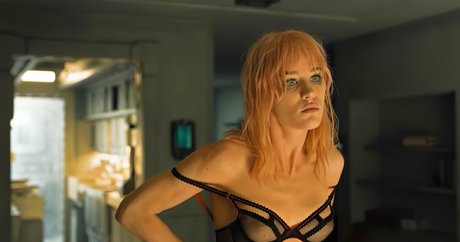 Mackenzie Davis HDモデル 写真