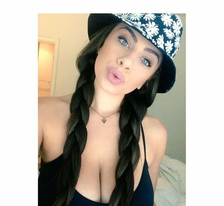 巨乳ティーンオンリーファンズ HD 写真