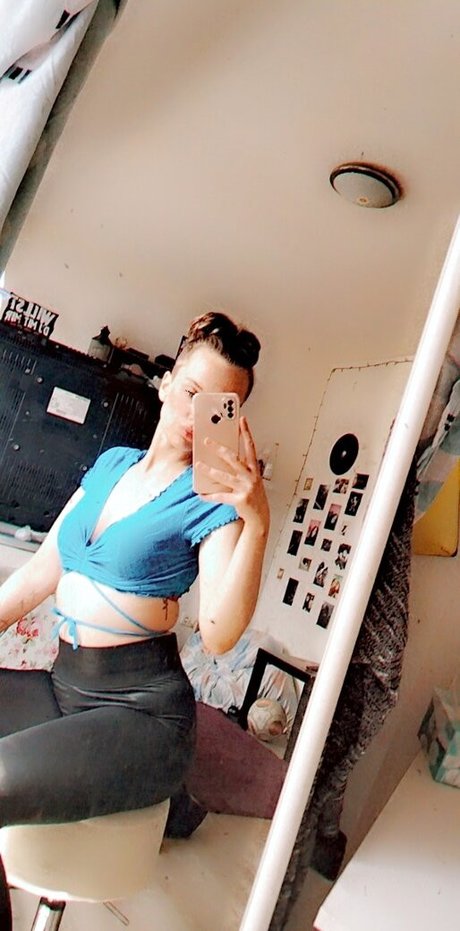 Paula Landmesser ポルノモデル ギャラリー