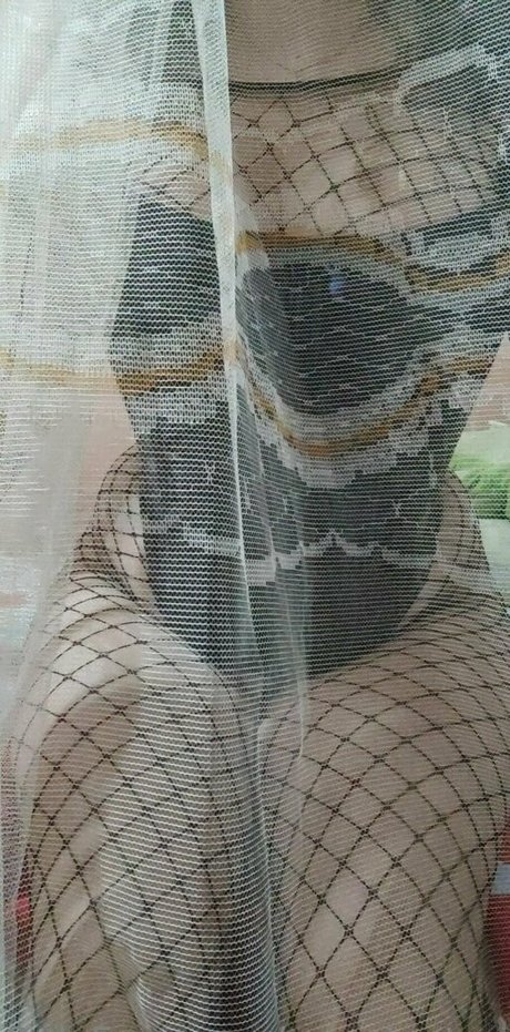 アジアン・エボニー・オンリーファンズ 裸 画像