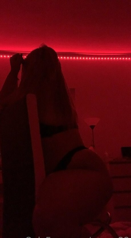 18歳のオンリーファンズ ヌード 写真