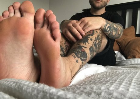 male feet uk ヌード女優 写真