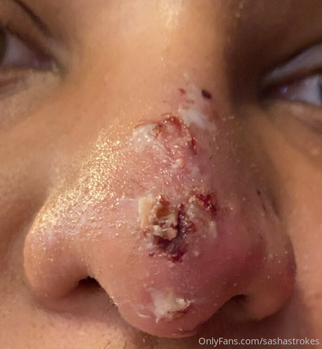 sashastrokes HD女優 写真