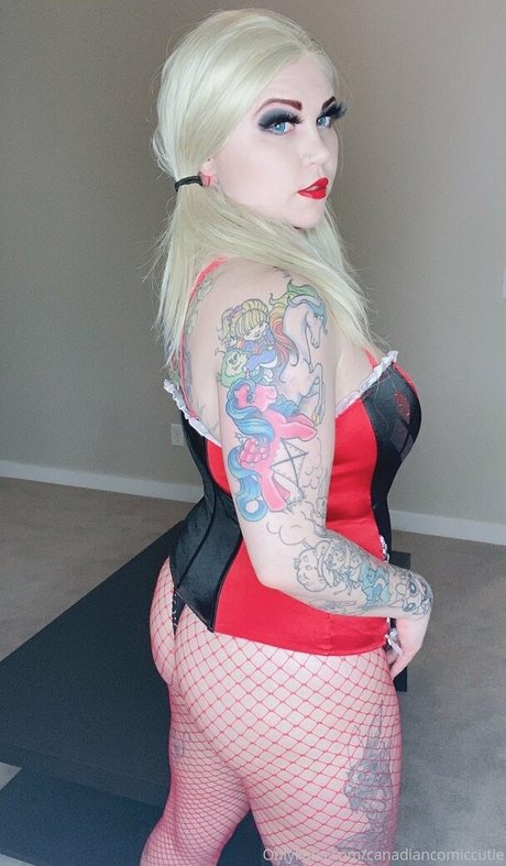 canadiancomiccutie 美しいモデル 画像