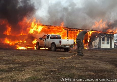 フェイシャルオンリーファンズ 無料ヌード 写真