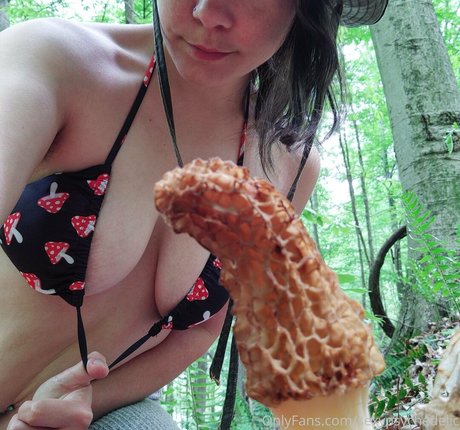 50歳以上のオンリーファンズ えろ 画像