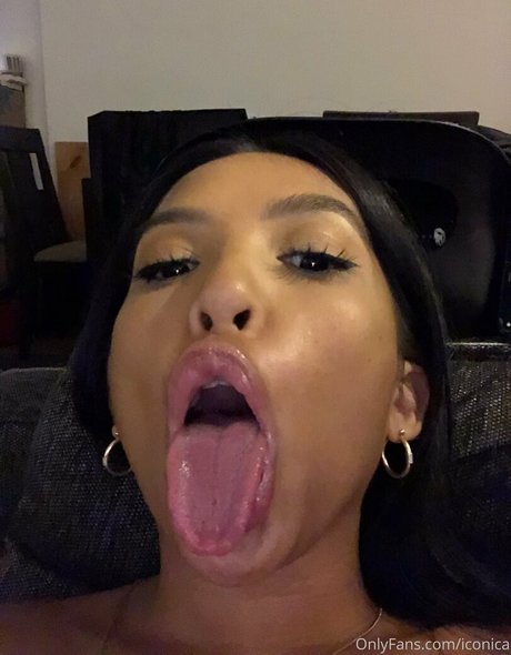 iconica 裸のポルノスター 画像