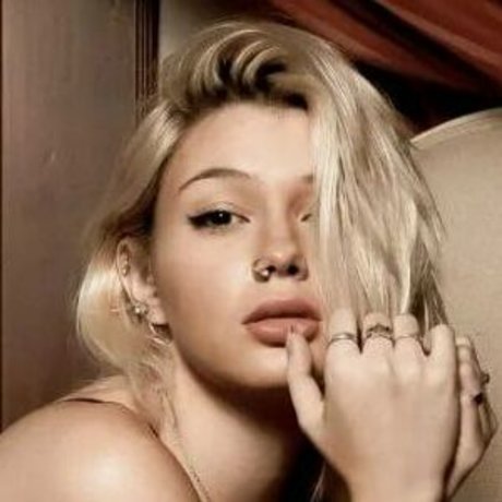 Lulaconst0 セックスポルノスター 写真