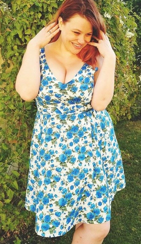 ミニドレス OnlyFans セクシー裸 写真