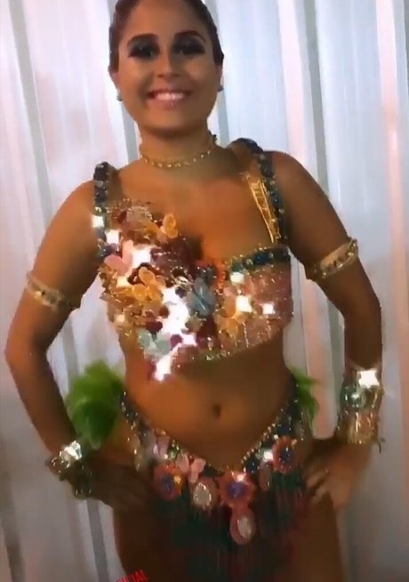 曲線美のラテン系オンリーファンズ 可愛い 写真