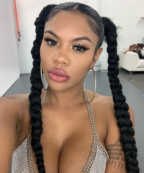 シックオンリーファン 裸 ギャラリー