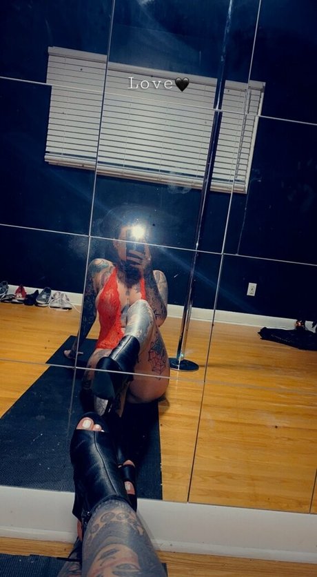 ポーグ xxx オンリーファンズ セクシーヌード 画像