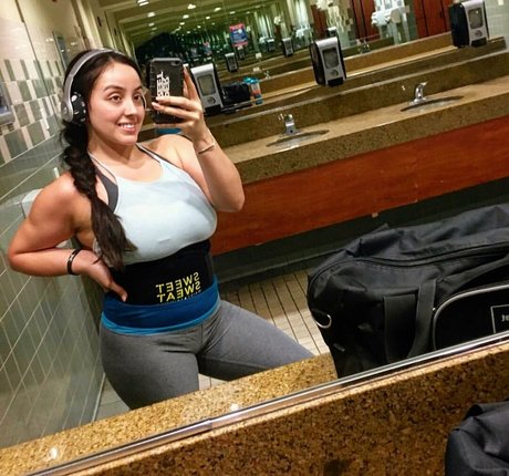 ラバーオンリーファン ホットセクシー 写真