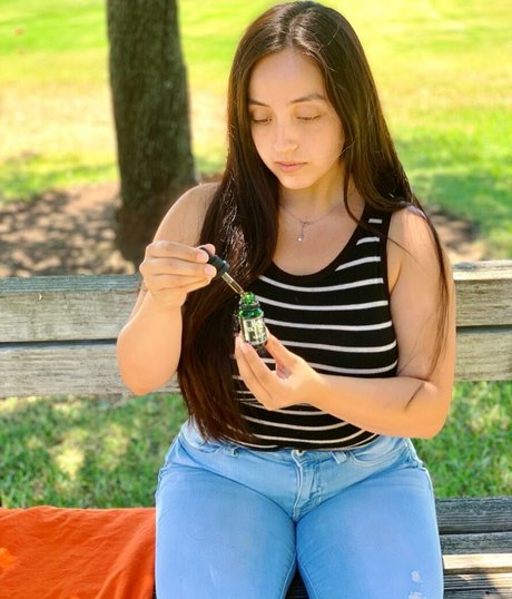 巨乳ティーンオンリーファンズ 無料エロ 写真