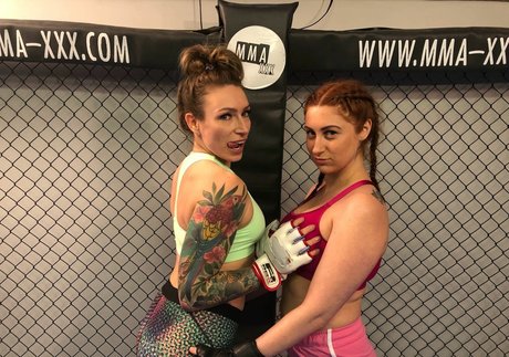 金髪レズビアンオンリーファンズ ホットセクシー 画像