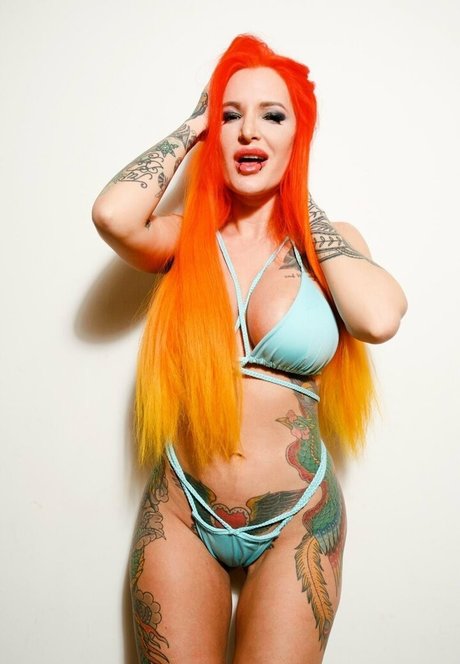 曲線美の女の子オンリーファンズ ヌード 写真