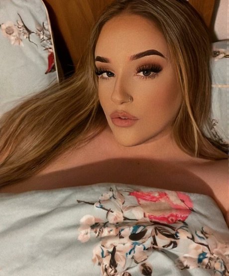 アナルティーンオンリーファンズ ポルノ 写真