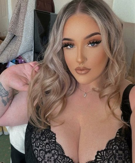 甘いおまんこオンリーファンズ アートヌード 写真