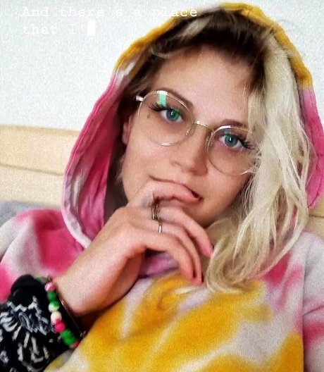 Caroline Haas ホットモデル 写真