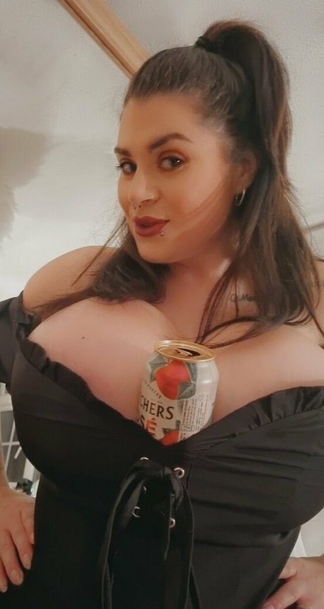 背が高くて巨乳のOnlyFans ベスト 写真