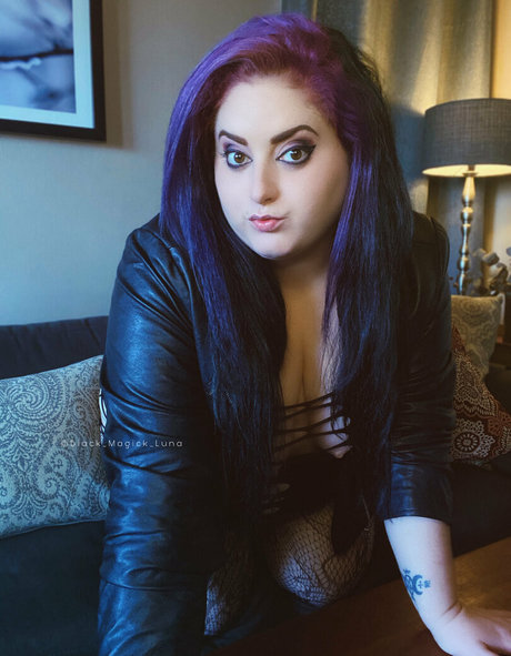 black magick luna ホットなスター 写真