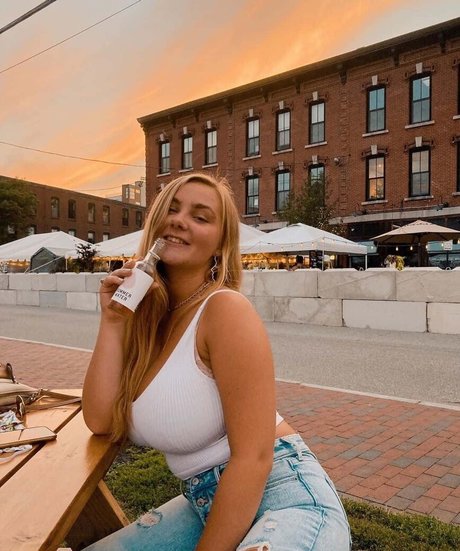 アジア人のティーンの足 オンリーファンズ えろた 画像