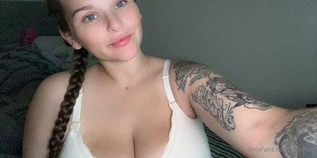 曲線美のシーメールOnlyFans えろた ギャラリー