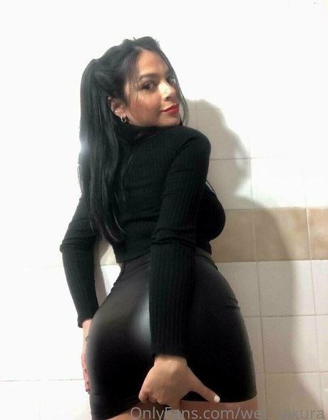 wet sakura ポルノスター ホット 写真