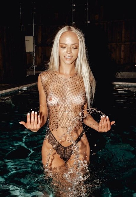 ブロンドビキニOnlyFans 裸 画像