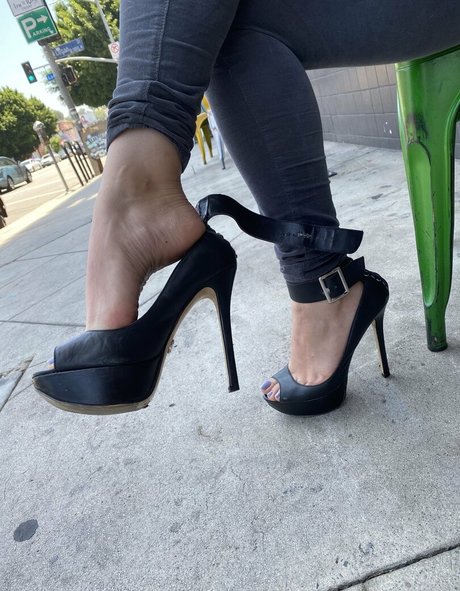 Serving Gaia ポルノスター 高品質 写真