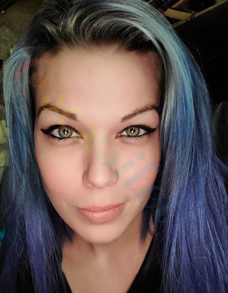 熟女の足オンリーファンズ セクシー裸 画像