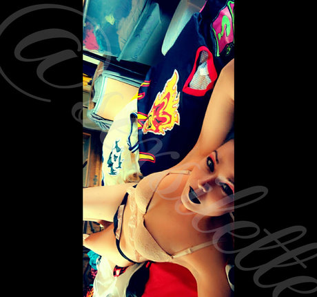 大学生カップルのオンリーファンズ セクシーヌード 写真