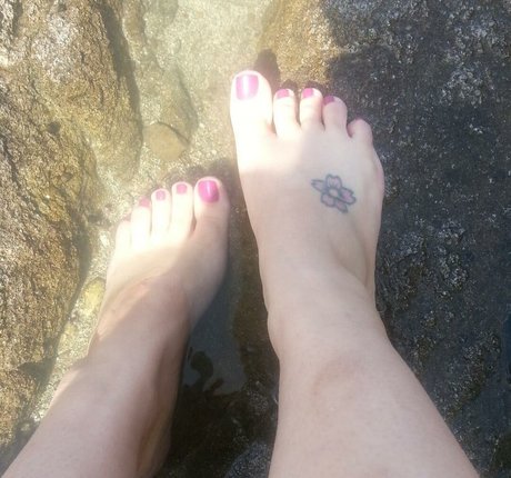 痩せたアジア人ティーン OnlyFans 無料セクシー 写真