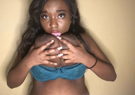 barbiecrystal トップポルノスター 写真