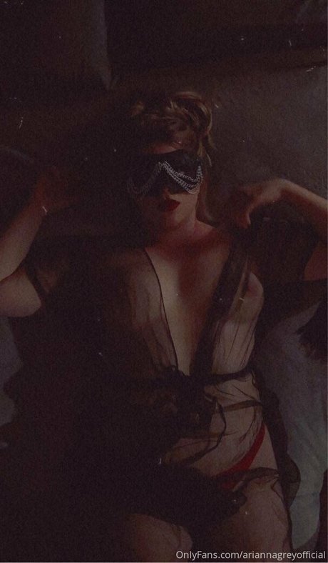 巨大なチンポを持つシーメールオンリーファンズ 美しい 写真