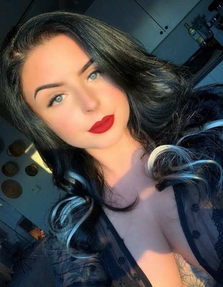 アジア人 ノーPPV オンリーファンズ エロ 写真