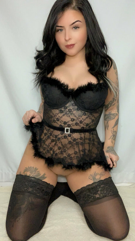 セクシーな黒人オンリーファンズ ホット裸 写真