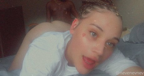 nevenevnev 独占ポルノスター 写真