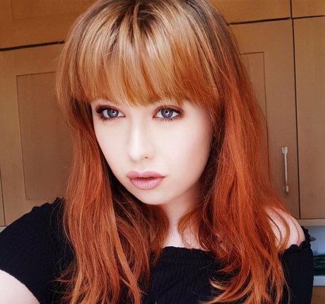 小柄なティーンオンリーファン セクシーヌード 写真