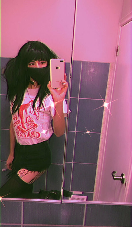 若い黒人女性オンリーファンズ 裸 写真