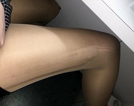 曲線美の女の子オンリーファンズ ポルノ 画像